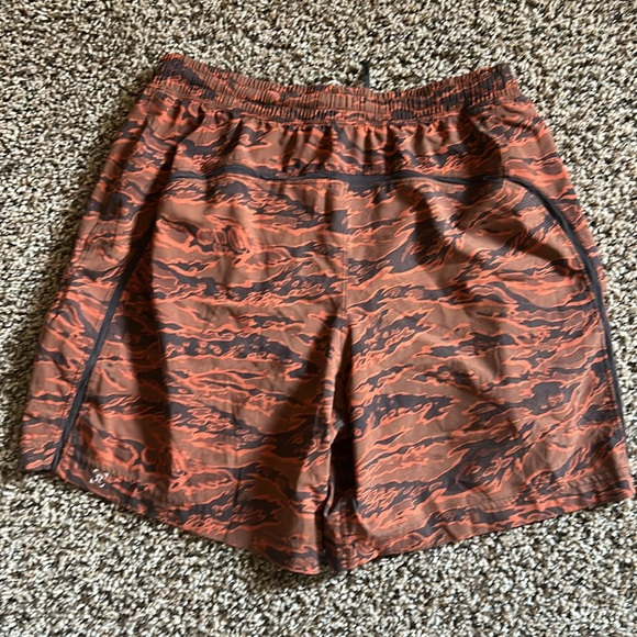 Lululemon Pace Breaker Short  in Tiger Camo Multi Orange size SMALL men’s - Picture 8 of 9